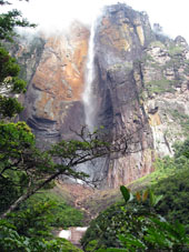 Водопад Анхель со "смотровой" скалы.