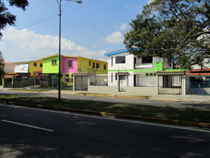 Частные домики по проспекту Андреса Элоя Бланко.