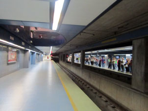 Станция метро "Монументаль".