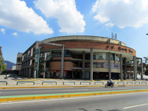 Торговый центр на проспекте Андреса Элоя Бланко.