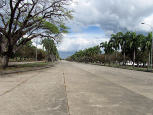 Дорога в парке мемориального парка Битвы Карабобо.