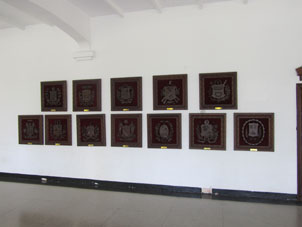 Гербы венесуэльских штатов в салоне Симона Боливара.