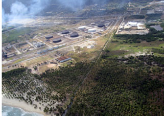 Нефтяной терминал в Карабобо (между Пуэрто-Кабельо и Мороном).