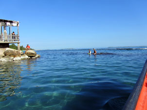 Пляж посёлка Ганьяго к востоку от Пуэрто-Кабельо, откуда отправляются лодки на остров Длинный (Исла Ларга).