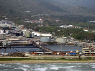 Завод на берегу Карибского моря.