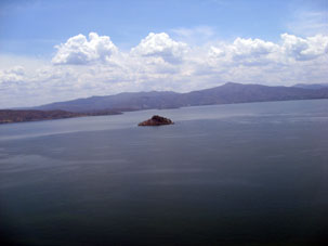 Островок на озере Валенсия.