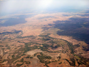 Равнины штата Кохедес с вертолёта в сухой сезон.