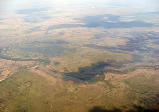 Равнины штата Кохедес с вертолёта в сухой сезон.