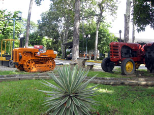 Трактора в Музее Транспорта в Восточном парке в районе Чакао города Каракаса.