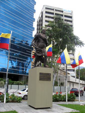 Памятник Франсиско де Миранде, около станции метро его имени.