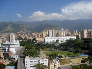 Вид на Каракас с холма Эль Силенсио.