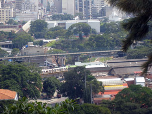 Вид на станцию метро Каньо Амарильо.