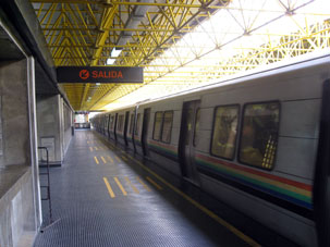 Станция метро Каньо Амарильо.