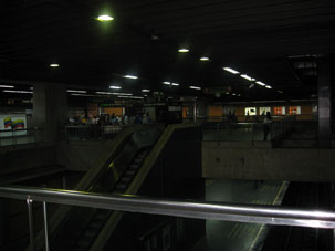 Вход в метро на станции Альтамира.