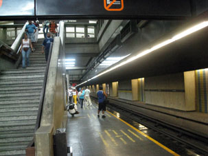 Станция метро Гато Негро.