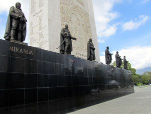 Просерес (величественные) - деятели, которые внесли выдающийся вклад в победу борьбы за Независимость Севера южно-американских испанских колоний. Это им памятник на Пасео Лос Просерес с упоминанием битв и героев этих битв.