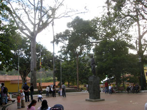 Центральная площадь в Эль Атильо.