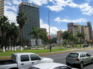 Площадь Венесуэлы из автобуса.