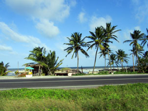 Карибский берег по дороге из Тукакаса в Пуэрто-Кабельо.