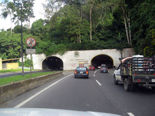 Тунель Лос Окумитос по дороге из Каракаса в Маракай.