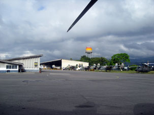 Воздушная база в Чаральяве эксплуатируется армейской авиацией, флотской авиацией и предоставляет возможности взлёта, посадки и ангары для малой частной авиации.