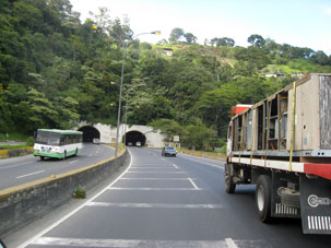 Туннель Лос Окумитос по дороге из Маракая в Каракас (с другой стороны).