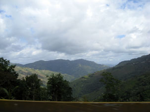 Штат Миранда вдоль дороги из Маракая в Каракас.