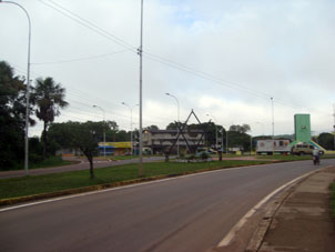 Масонский знак на выезде из Пуэрто-Аякучо на север. 