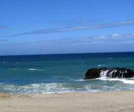 Берег Карибского моря вдоль дороги от Найгуаты в Макуто (шт. Варгас).