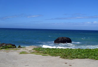 Берег Карибского моря вдоль дороги от Найгуаты в Макуто.