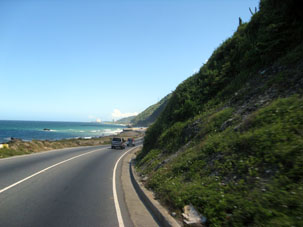 Дорога вдоль Карибского берега штата Варгас.