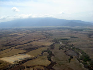 Равнина к востоку от хребта Сьерра де Ароа.