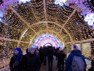 En el bulevar Tverskoy, hicieron un túnel de iluminación.