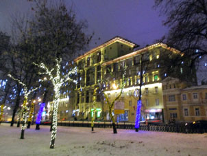 Iluminación navideña en el bulevar Tverskoy.