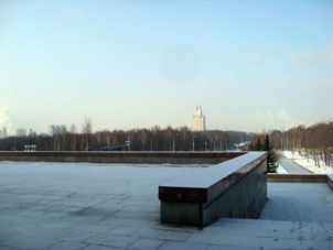 Vista a la avenida Kutúzovski prospekt desde porche del Museo.