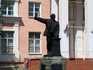 Monumento de V.I. Lenin (Ulianov) en la ciudad de Pereslavl' Zalesski.