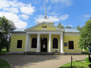 Museo dedicado a construcción por el zar Piotr I El Grande de la Flota de Entertenimiento en el lago Pleschéevo.