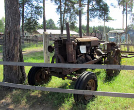 Tractor antiguo no era para ferrocarriles, pero se expone en este museo.