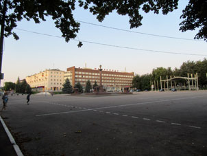 Plaza Lenin es el centro de la ciudad de Velikie Luki.
