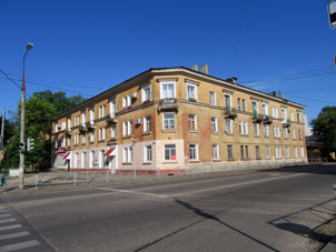 Nuevamente, casa en el rincón de la calles Vokzálnaya y avenida Gagarina.