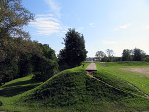 Aquí, en antigüedad, estaba Portón Norteño de la fortaleza de Velikie Luki.