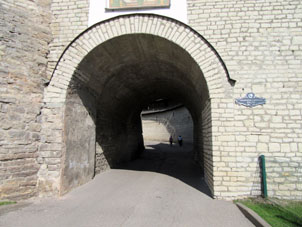 Entrada al Krom (núcleo del kremlin) pasando Zakhab (Captura) - trampa de muros.