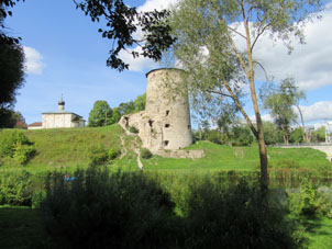Torre del anillo mural kremlino externo.