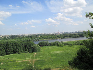 Río Moscova. Vista desde el parque Kolómenskoe en Moscú.