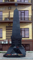 Monumento a los habitantes de Sarápul quienes combatían en la Segunda Guerra Mundial en  la Plaza Roja.