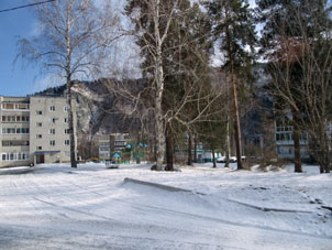 Área residencial en la población Cheryómushki donde viven los empleados de la planta hidroeléctrica Sayano-Shúhenskaya.