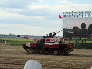 El tanque chino ganó la septima carrera.