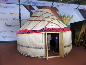 Es Yurta (carpa de nómada) donde se aljoa exposición de Kirguizia en la Casa de Amistad.