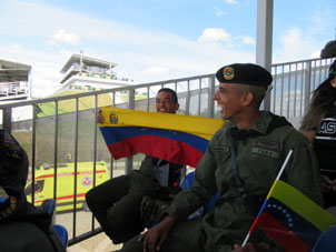 Prepararon las banderas de Venezuela.