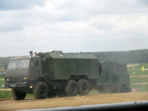 Vehículo militar euipado para reparación y mantenimiento de los tanques.